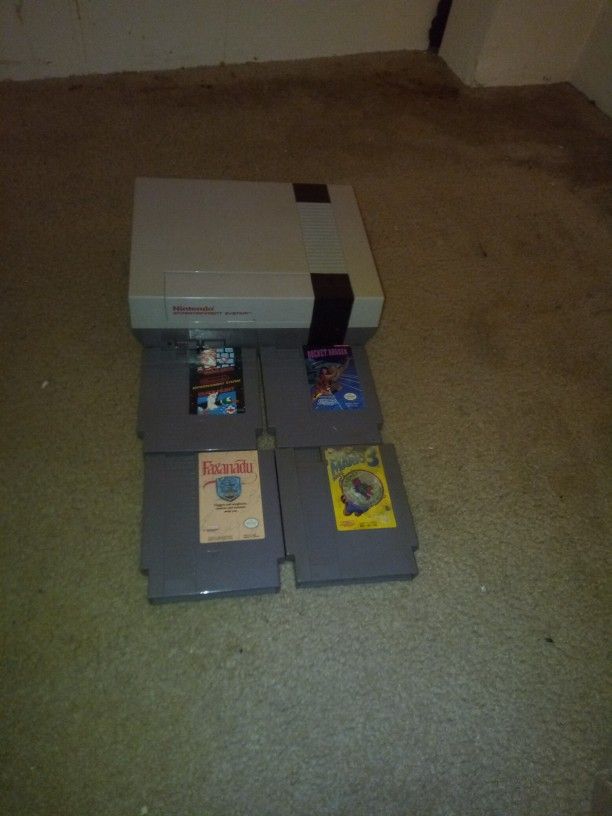(Sold As Is) Nintendo Entertainment System +4 Games