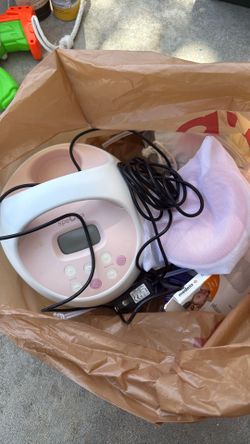 Spectra Breast Pump with random Breast feeding items