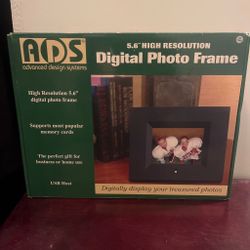 Digital photo frame