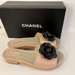 🖤🩷💛Chanel Pink And Black Camellia w/ CcC Logo Slide Clogs NEW/ Box