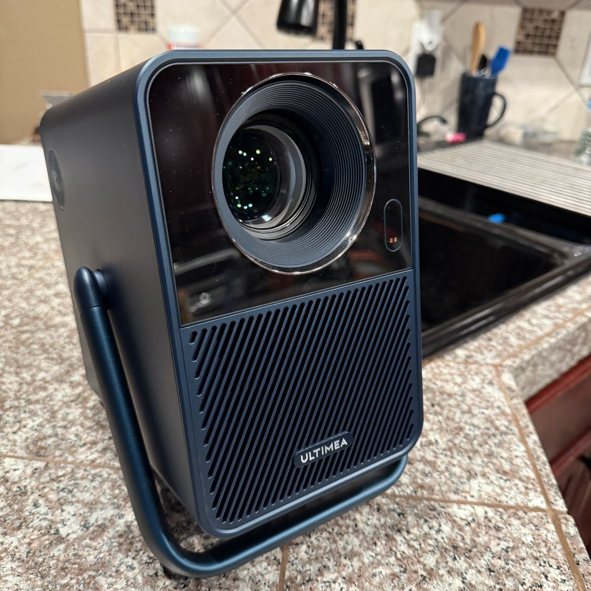 ULtimea Poseidon E40 Projector Google TV