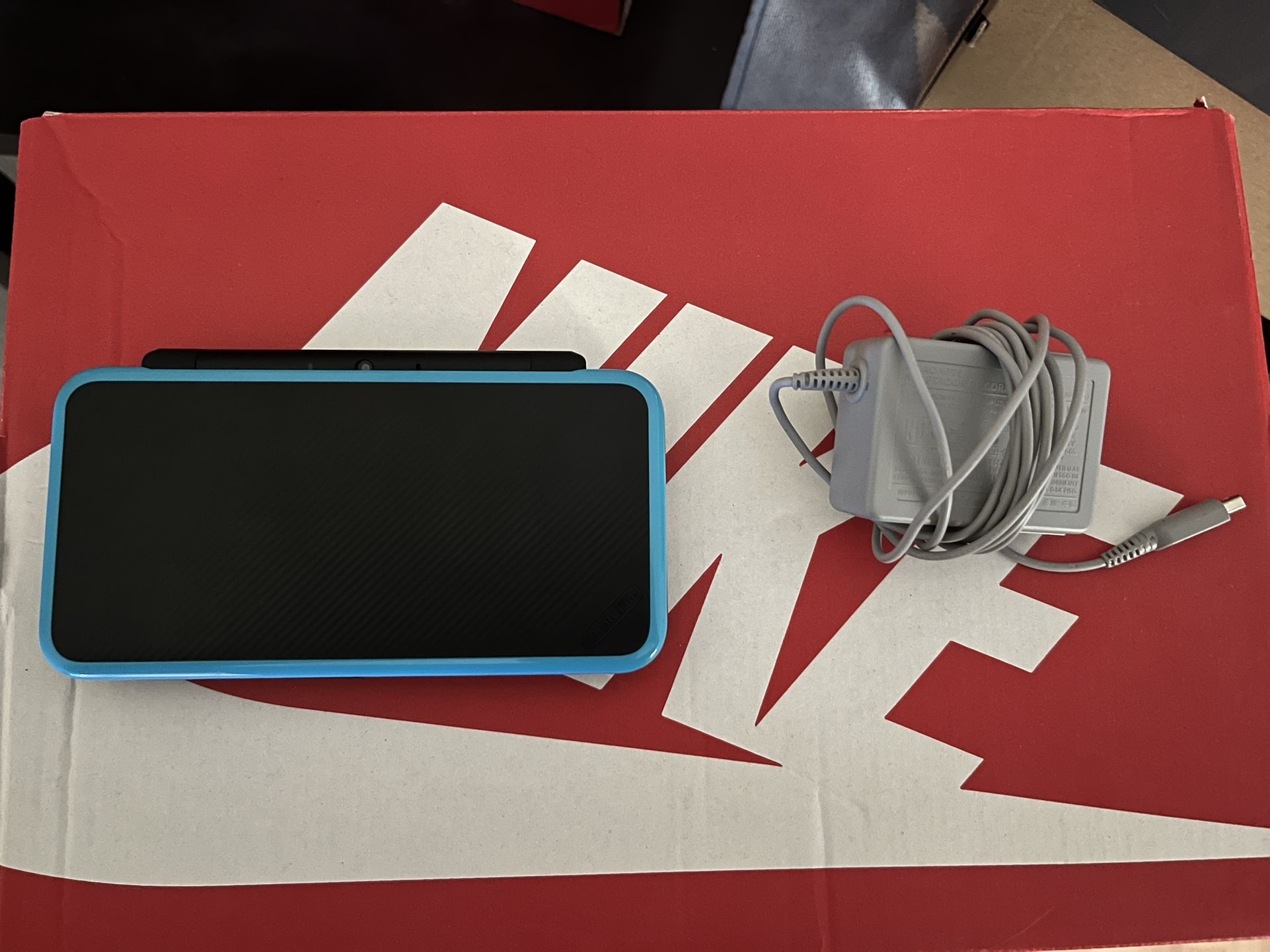 NINTENDO 2DS XL W/ GAMES