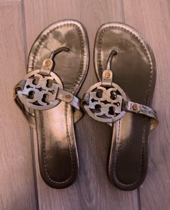TORY BURCHES SILVER LIKE NEW