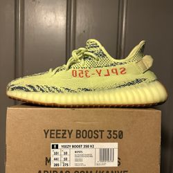 Adidas Yeezy 350V2 “SEMI-FROZEN/YELLOW” size(10.5) in Mens. Worn in excellent condition. Comes with replacement yeezy 350 box 📦. $175. Cash. Or B/O. 