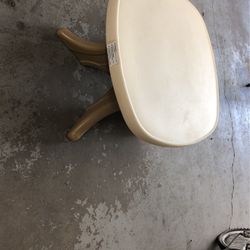 31”x31”x21”h Plastic kids table good condition