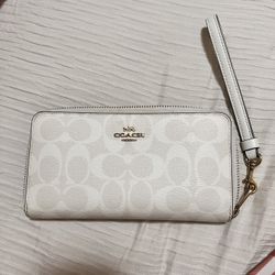 Coach Outlet Long Zip Around Wallet