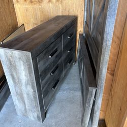 Queen Four Piece Bedroom Set