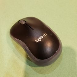 Logitech M185 Wireless Optical Mouse for laptop computer, tablet. New excellent condition.