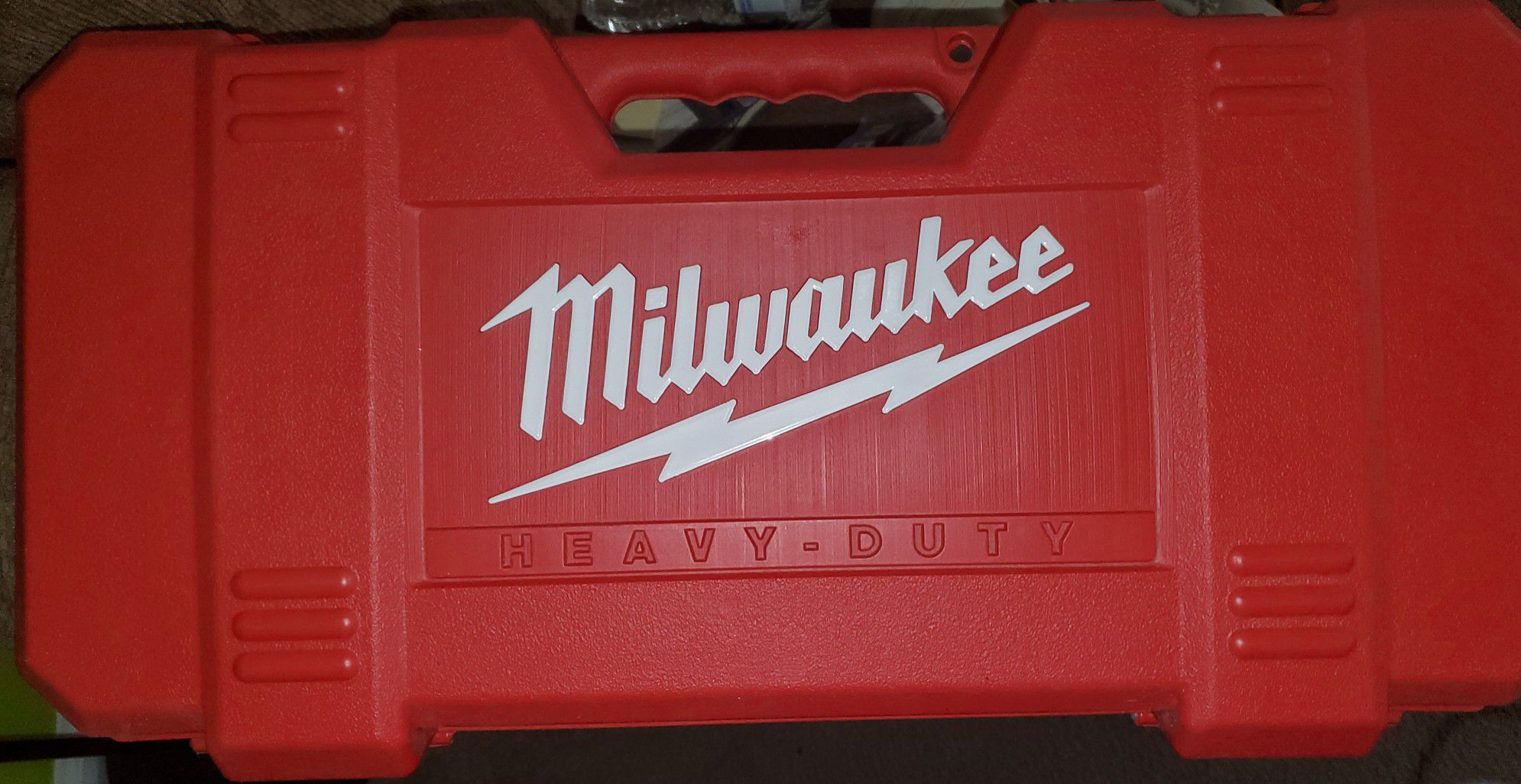 Milwaukee saw