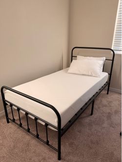 Twin bed set (bedframe/mattress/pillows)