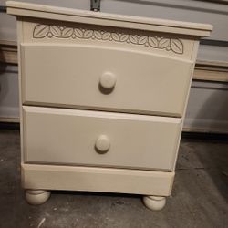 5 piece wooden bedroom set