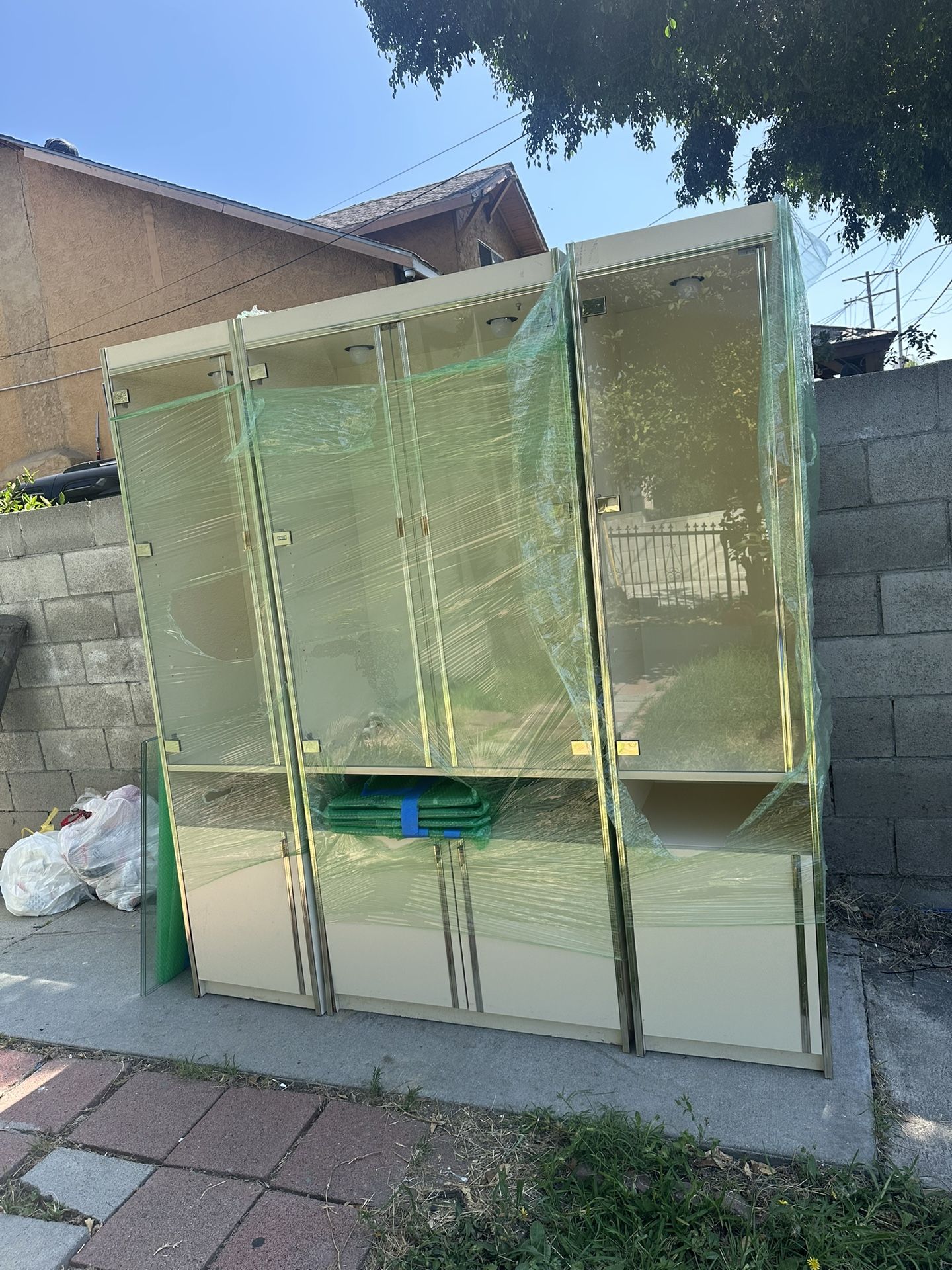 Glass Shelf Cabinet With Lights