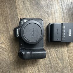 Canon EOS R 4K Camera Photo/Video with Canon charger and battery