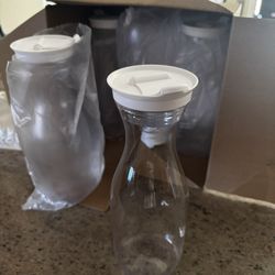 5 Piece 32oz Plastic Carafes 