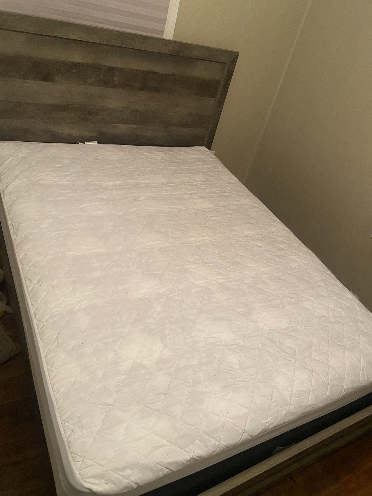 Queen Bedroom Set