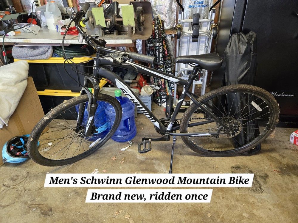 Mens Schwinn Mountain Bike