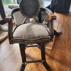 Beautiful Swivel Chair 