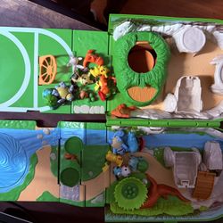 Pokémon Carry Case Playset - Green Backpack Transforming Toy + FIGURES