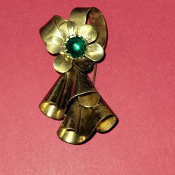 Vintage Gold Tone Flower Green Jewel Rhinestone Brooch