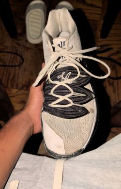 Kyrie 5s cookies and cream  sz 11.5