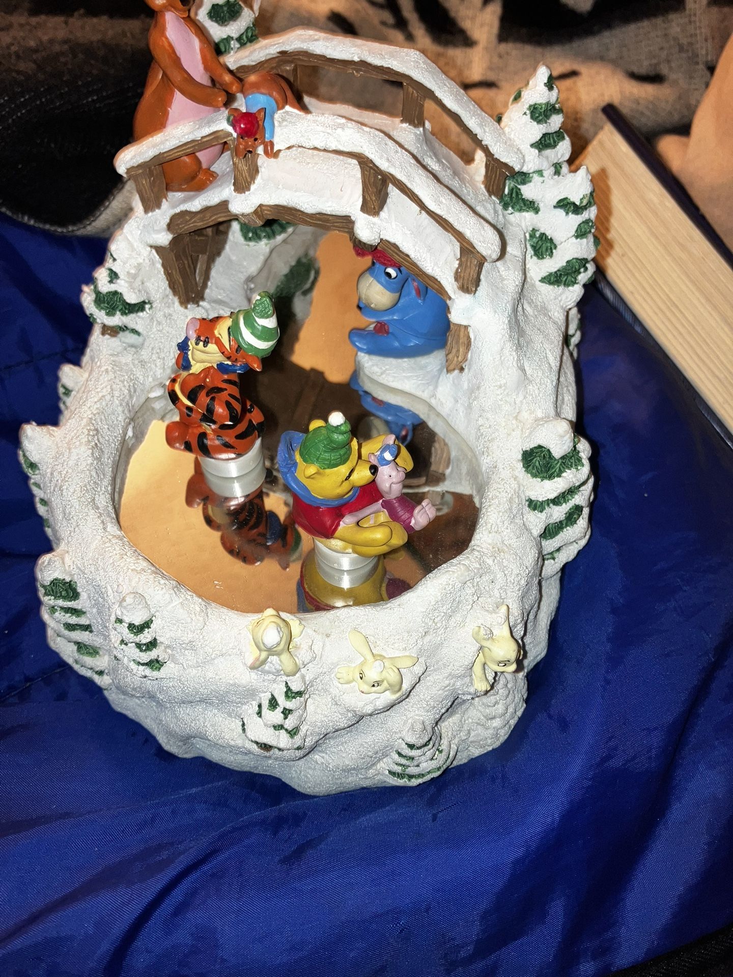 Disney Music Box With Moving Pooh And Tiger