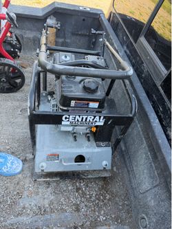 CENTRAL MACHINERY 7 HP Plate Compactor ^ Top with Wheel Kit