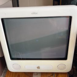 2006 Apple eMac  Powers Up