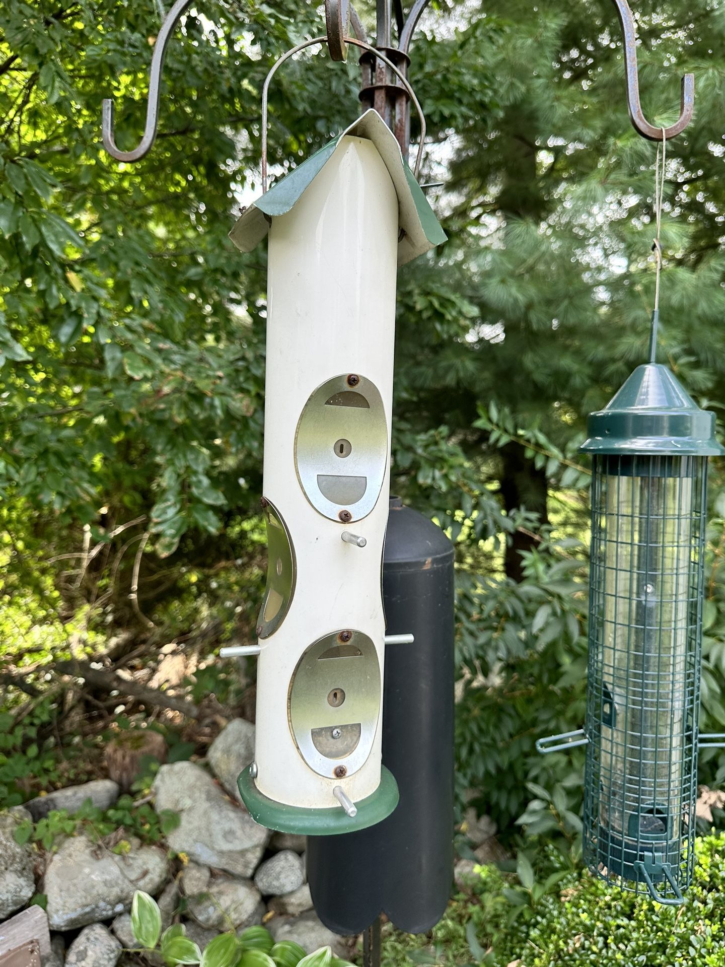 Iron Bird Feeder Stand And (3) Feeders