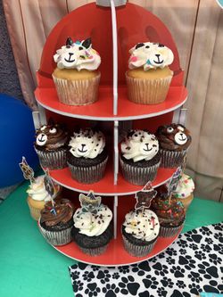 Fire hydrant cupcake stand