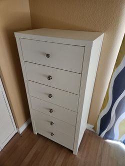 BRAND NEW DRESSER