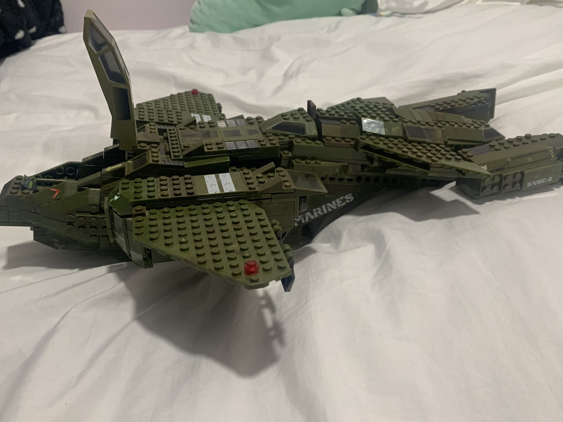 Halo mega best sale bloks pelican dropship