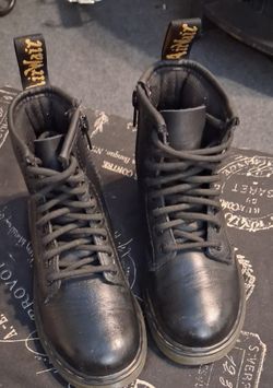 Kids Doc Martins black boot