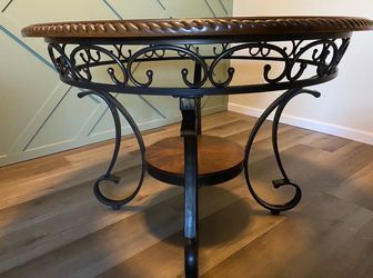 Entry way table
