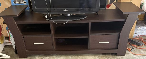 Entertainment center