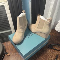 Woman’s Toms Boots 
