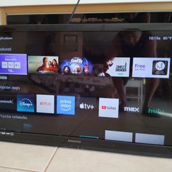 Magnavox 32 Inch HD Flat Screen TV. Excellent. No Remote 