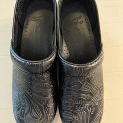 Women’s Dansko’s Size  39