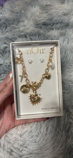 nOir necklace and earring set