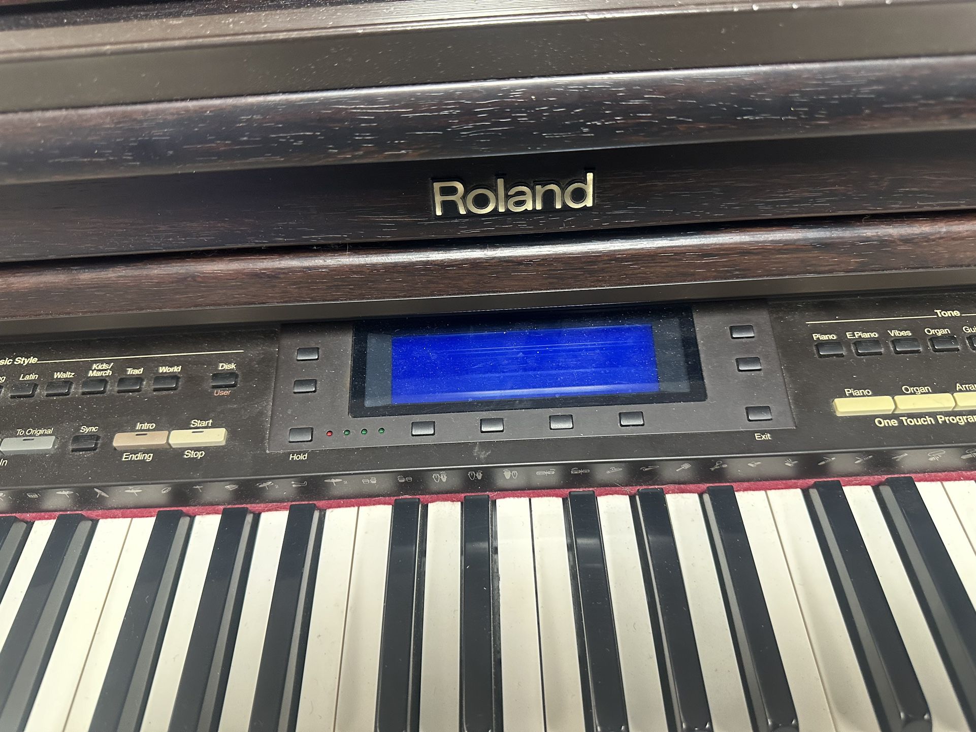 Roland, Keyboard Model KR-570 Good Condition.