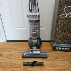New Cond DYSON DC65 VACUUM WITH ATTACHMENT. , AMAZING POWER SUCES. , WORKS EXCELLENT.   IN THE BOX 