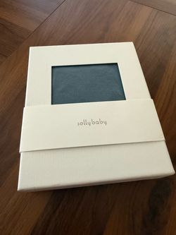 UNOPENED/UNUSED SOLLY BABY WRAP