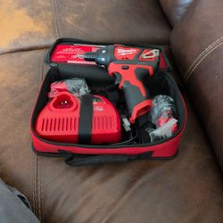 Milwaukee M12 Cordless Screwdriver
