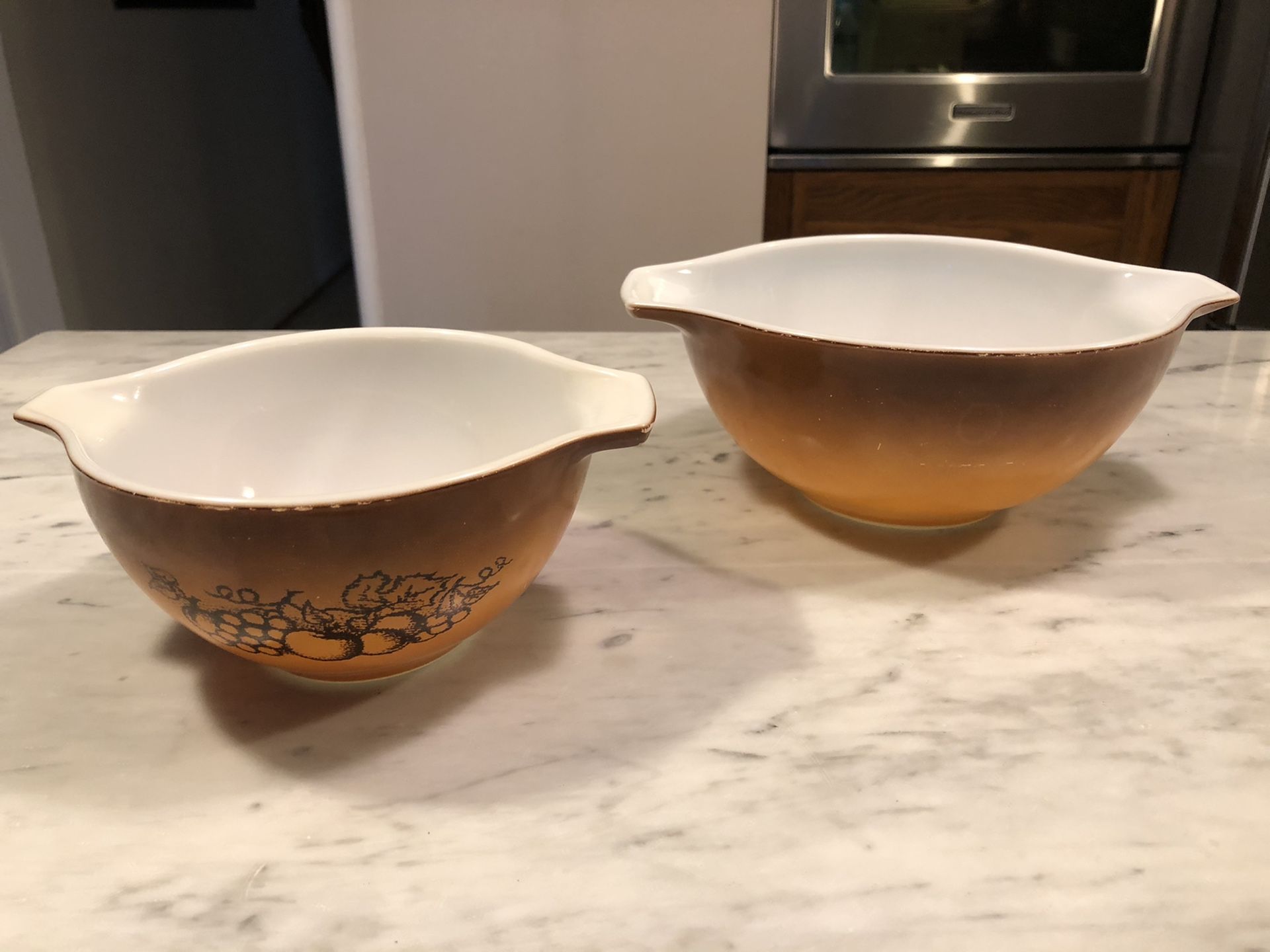 2 Vintage Pyrex mixing bowls