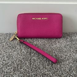Fuchsia Pink w/ Gold Detail Micheal Kors Wristlet