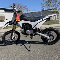 **Brand New Dirt Bike 125cc** - Adult size. - Kick Start. - Manual with Clutch. - 4 gears. - Mph 55-60 - Support up 450 lbs. - Alloy rims and suspensi
