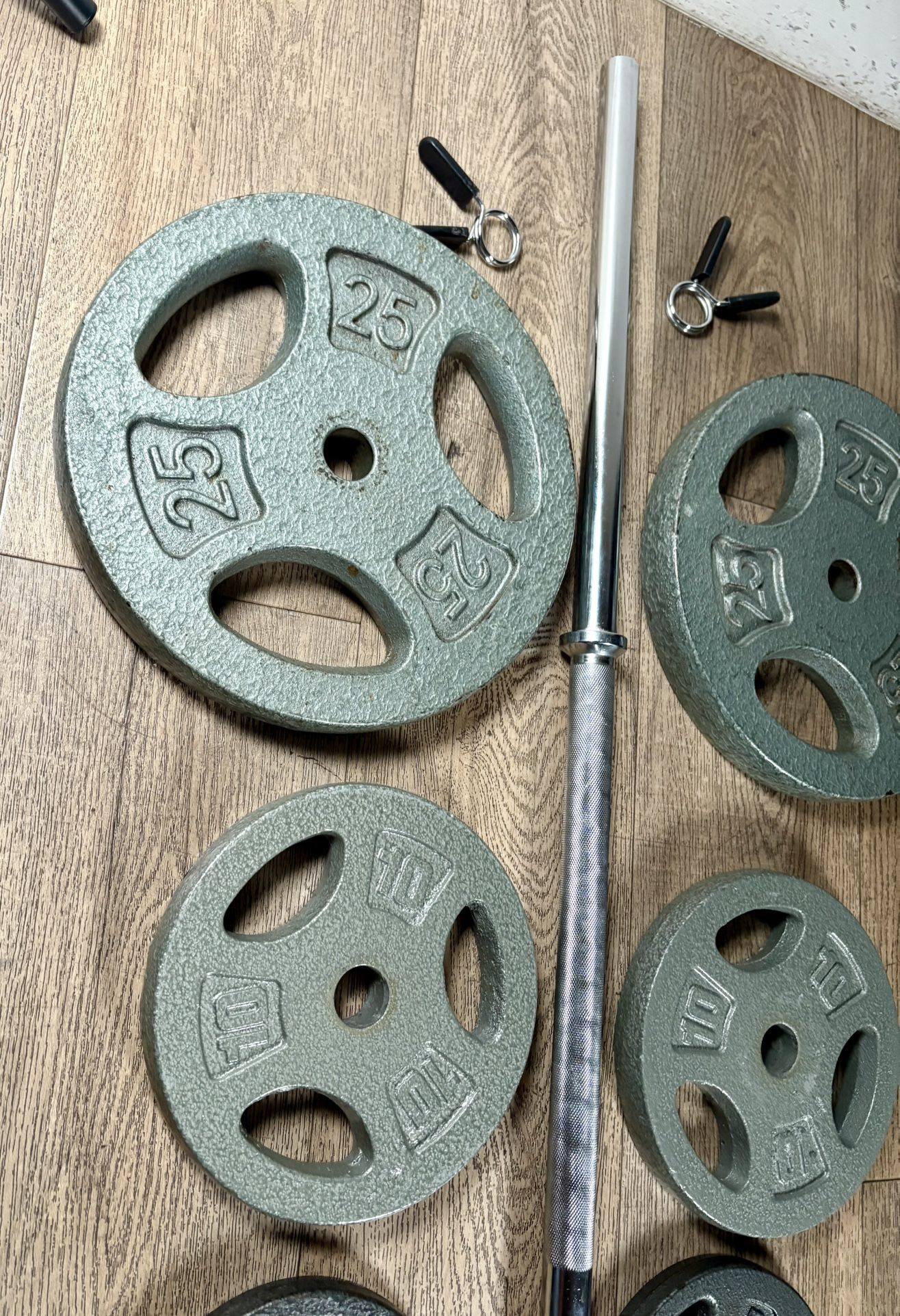 NEW CONDITION: 6 ft Steel Standard Barbell With CAP Weight Plates: 25s, 10s, 5s & 3s ( Total: 106 lbs)