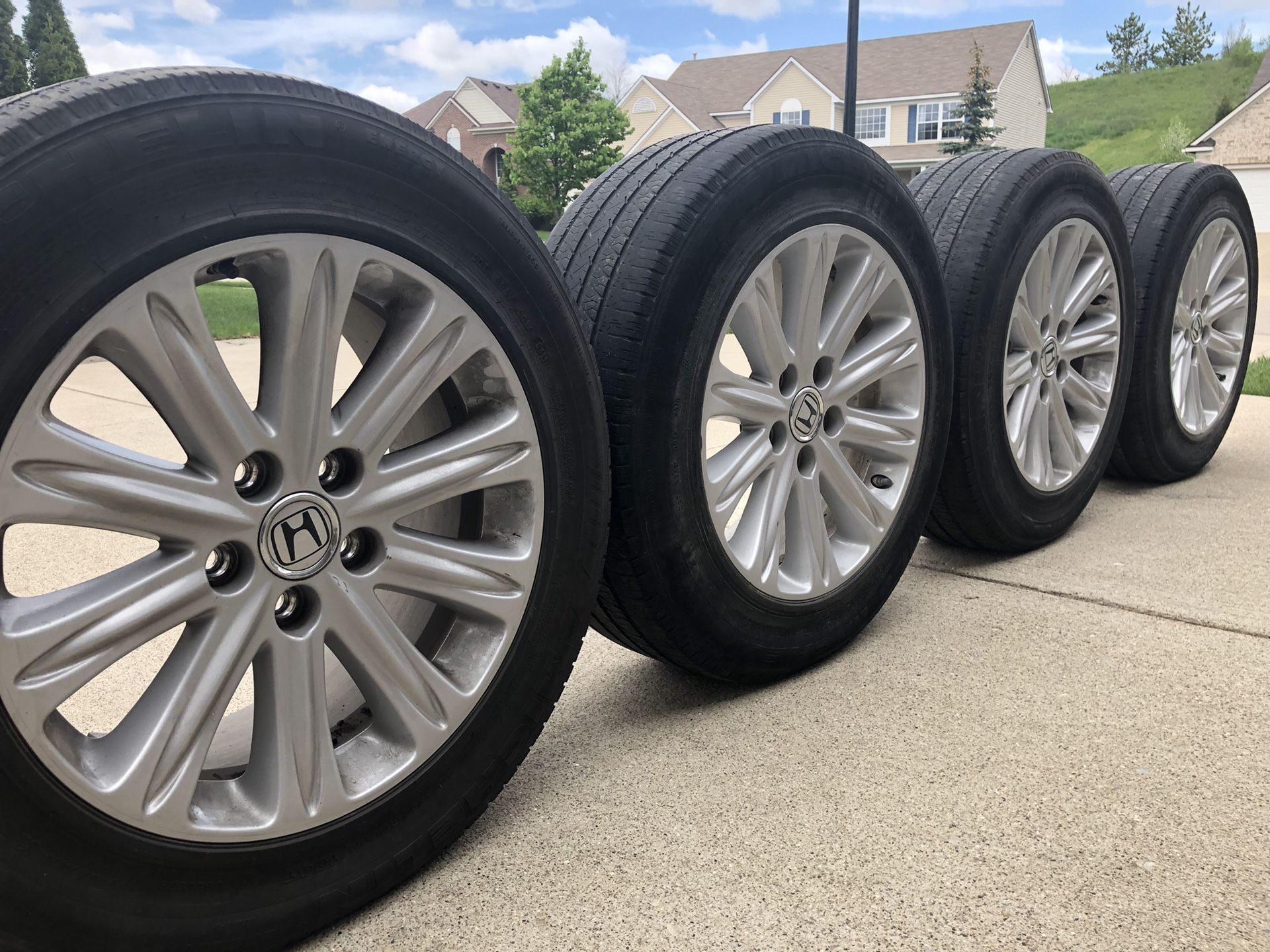 Honda Odyssey Touring Rim + PAX system tires 235-710R 460A 104T 4pcs