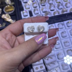 10k Gold Diamond Earring 