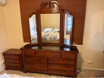 Gavetero y Mesa de Noche (Dresser and Night Stand) Vaughan-Bassett