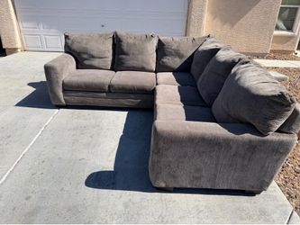Gray Sectional Couch 🚛🚚 Free Delivery 🚛🚚